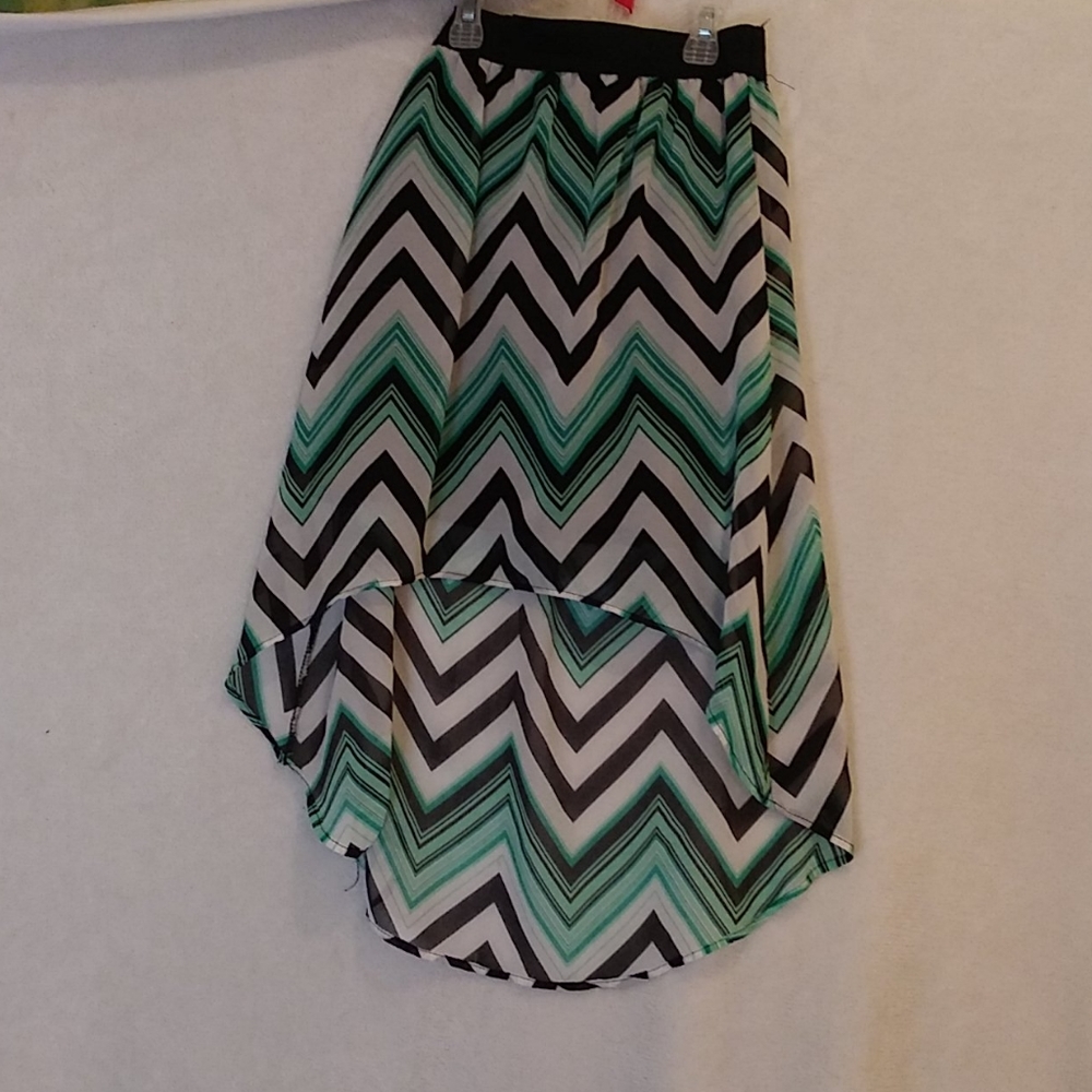High low patterned skirt